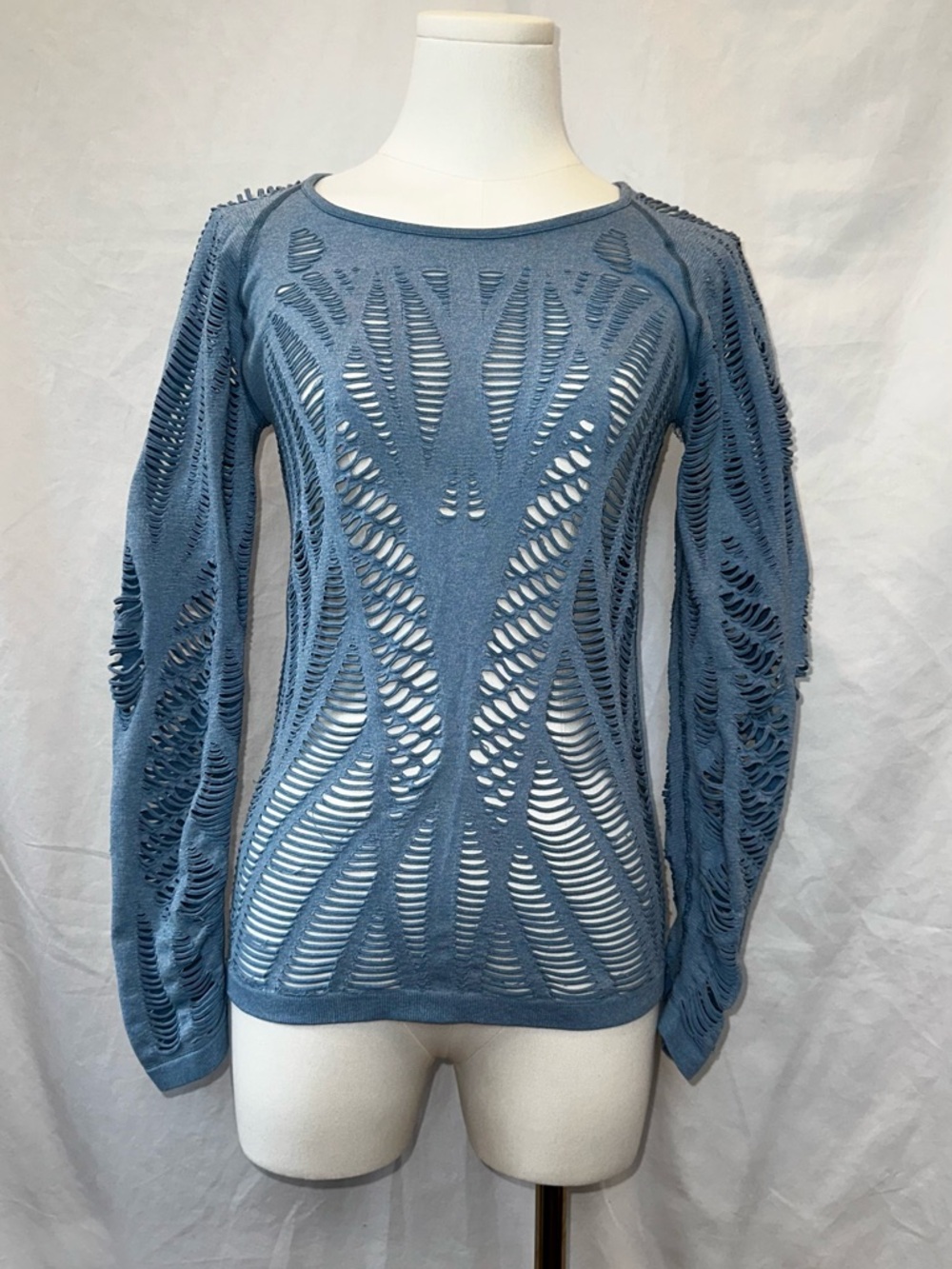 Alo Yoga Wanderer Long Sleeve “Brave Elements” Top - Blue - S